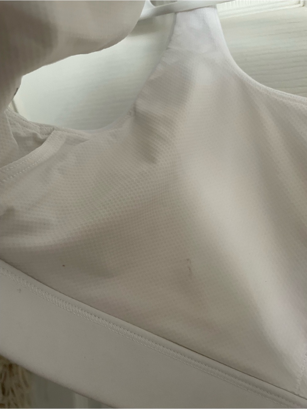Athleta Women’s size Small White Sports Bra Top with Strappy Back Design - Picture 5 of 7